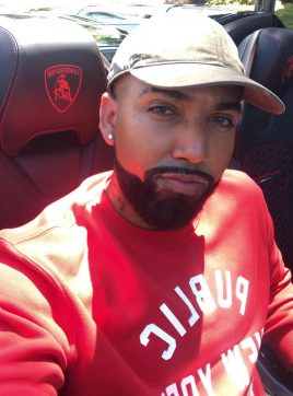 Mical, 37 years old, Newport, USA